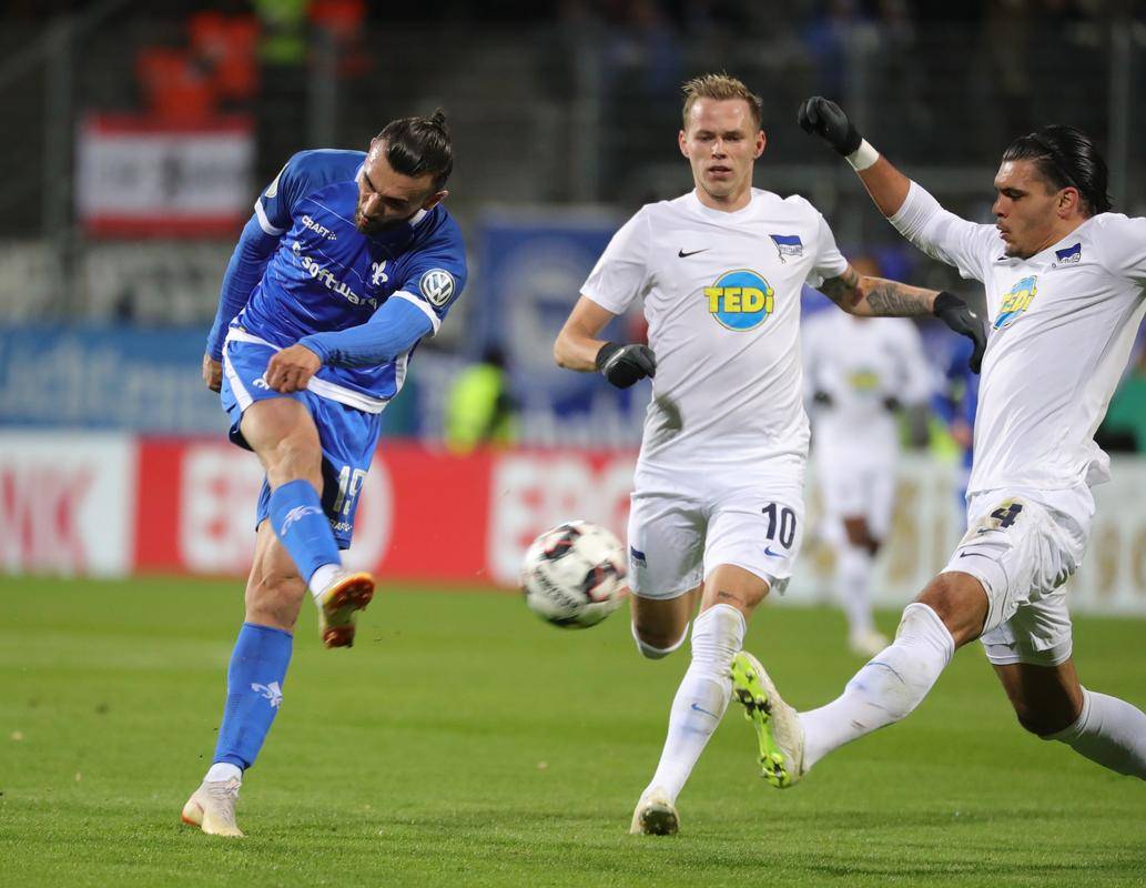 包含转会期德国杯传出新动向，斯图加特造点机会，管理层表态：信心回归，医务组通报恢复的词条