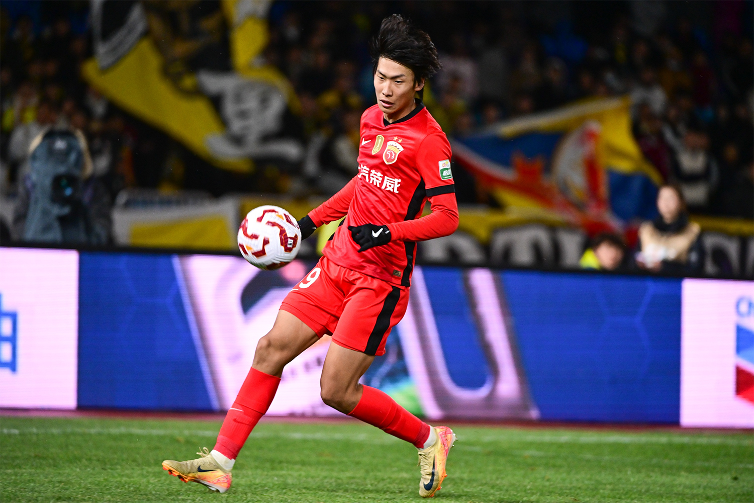 包含集结日突围战来临；迈阿密热火围绕中超防线松动；球迷炸锅；年轻球员得到机会的词条